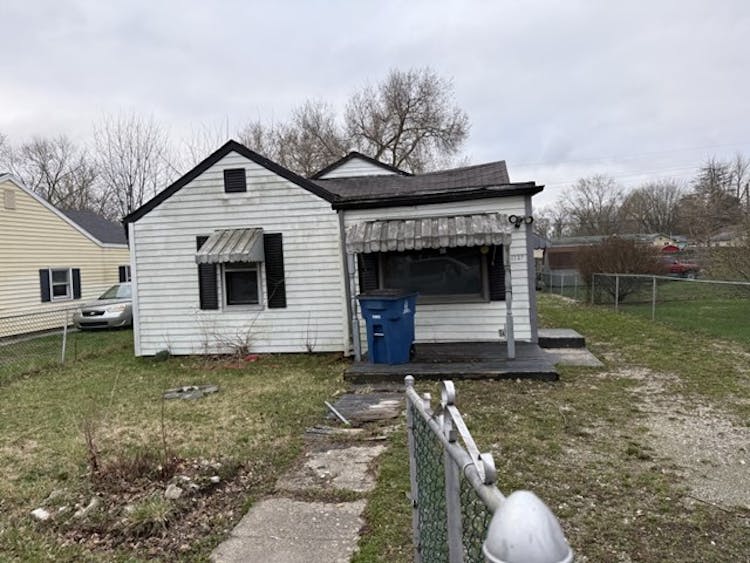 1727 W 10th St Marion, IN 46953, Blackford County