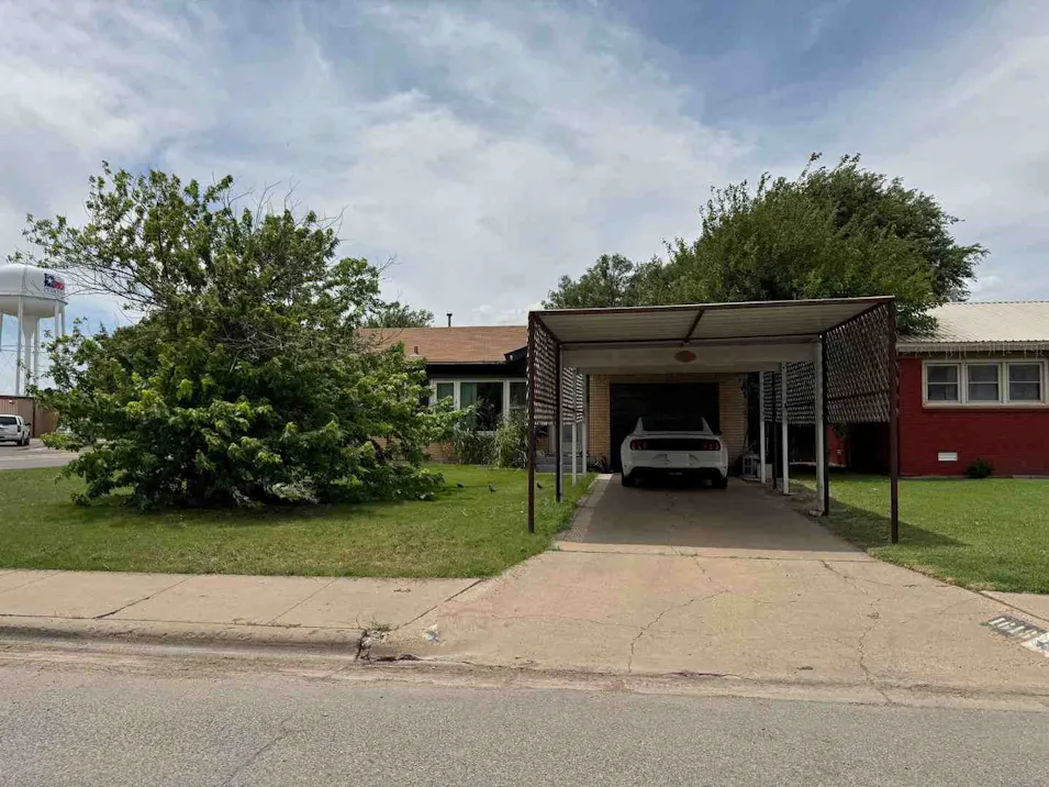 1618 S Harvard St Perryton, TX 79070, Ochiltree County