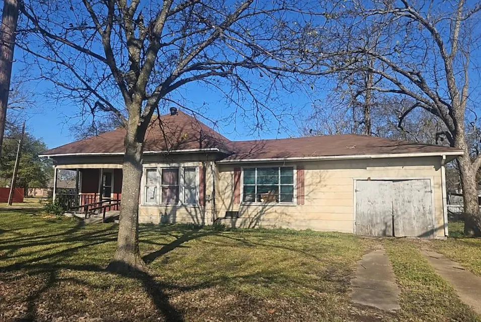 201 E San Antonio Ave Cooper, TX 75432, Delta County