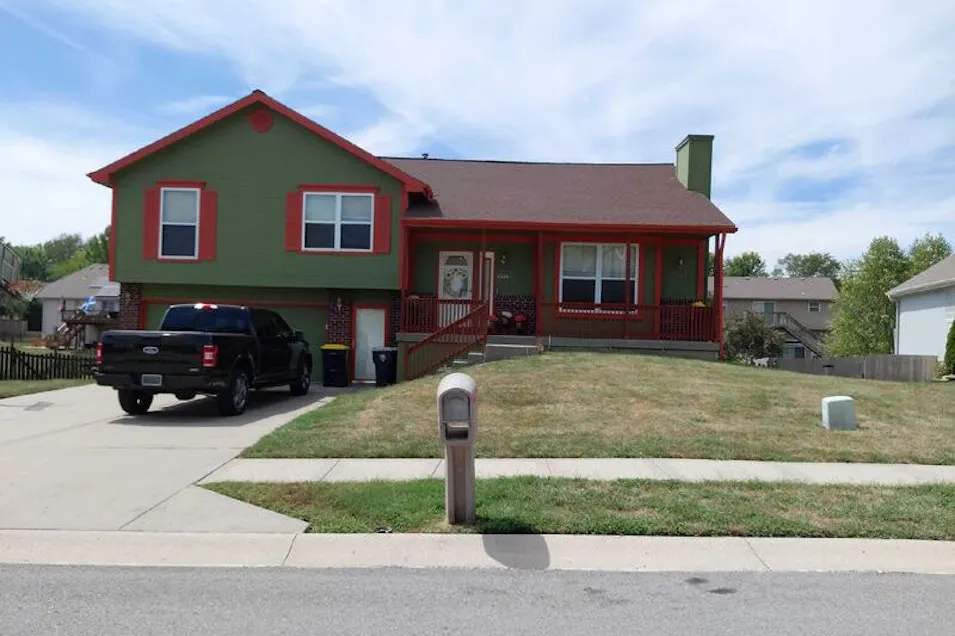 7008 N. Bristol Avenue Kansas City, MO 64119, Clay County