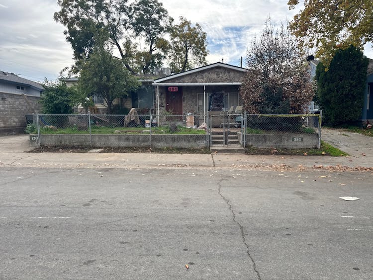 290 Santiago Ave Sacramento, CA 95815, Sacramento County