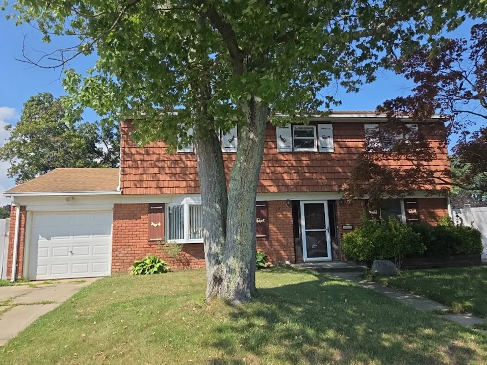 623 Nimrod Court North Babylon, NY 11703, Suffolk County