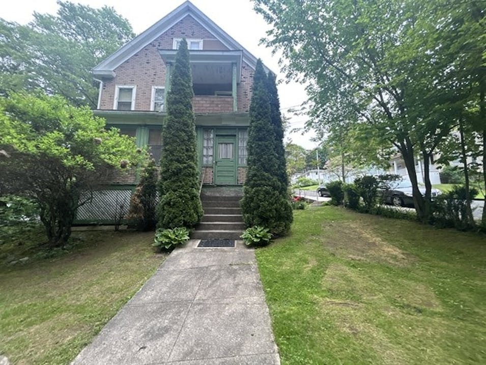 578 Columbia Blvd E Waterbury, CT 06704, New Haven County