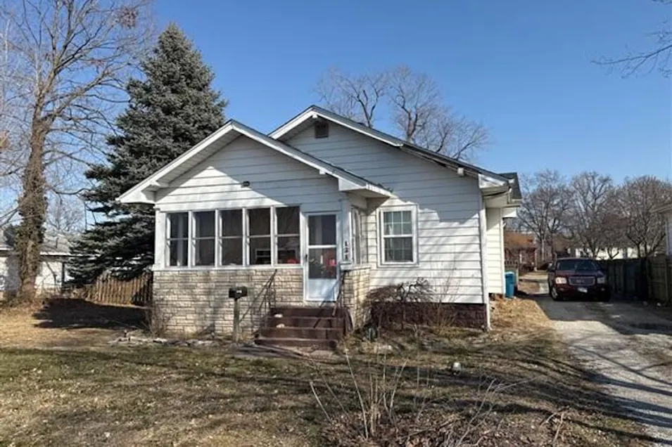 131 S 6th St Wood River, IL 62095, Madison County