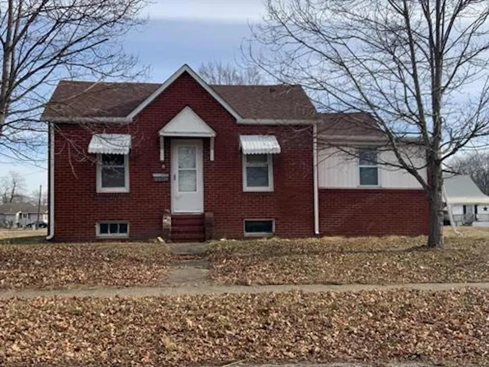 800 S Van Buren St Litchfield, IL 62056, Montgomery County