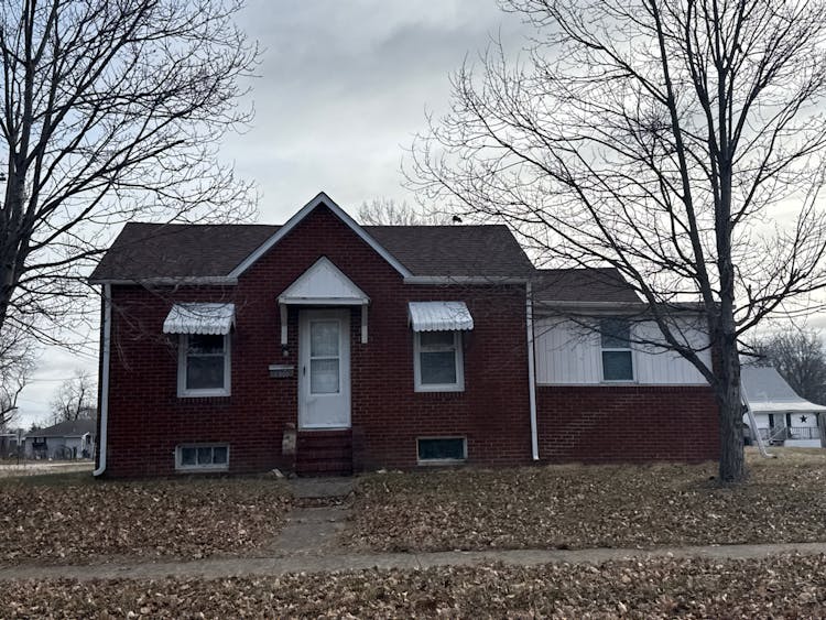 800 S Van Buren St Litchfield, IL 62056, Montgomery County