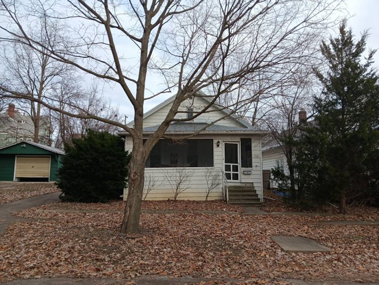 706 E Olive St Bloomington, IL 61701, McLean County