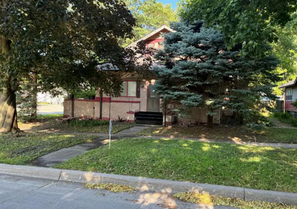 1204 9th St Nevada, IA 50201, Story County