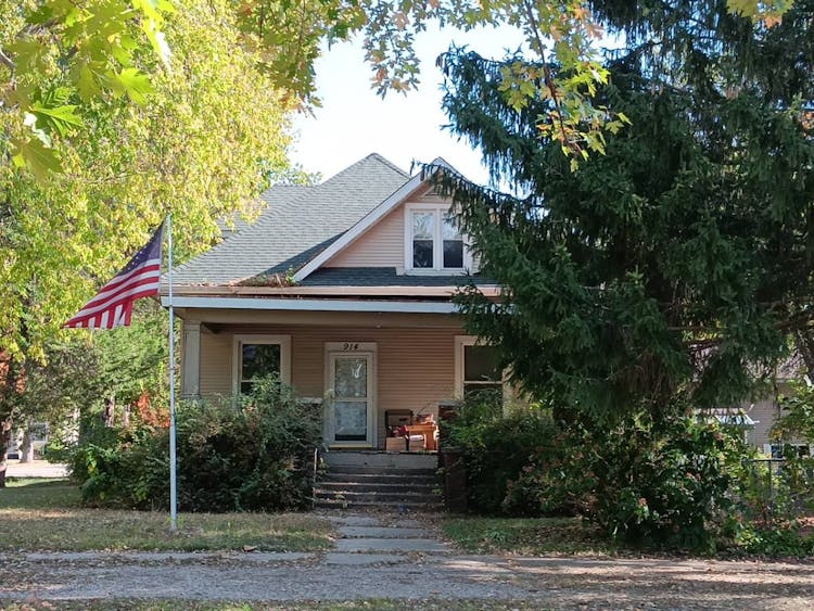 914 Edward Street Henry, IL 61537, Marshall County