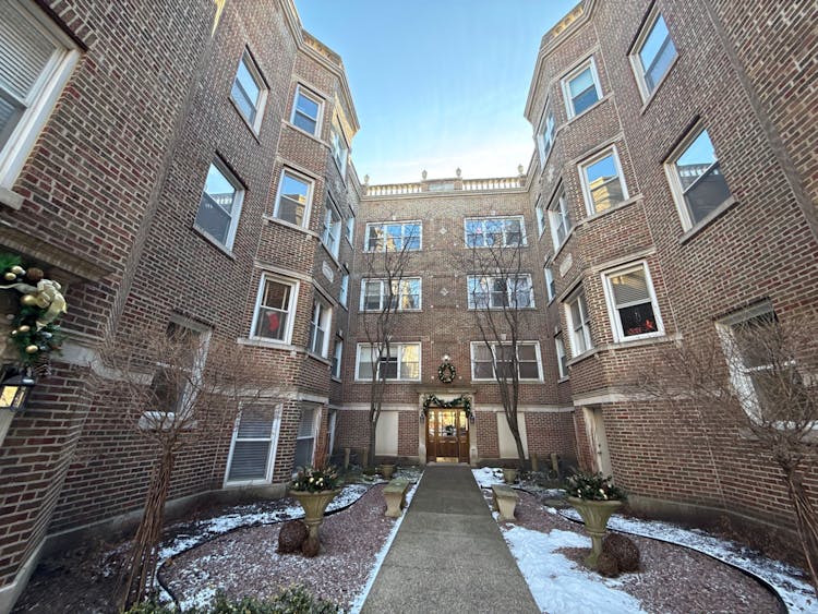 1045 W. Glenlake Ave, #1 Chicago, IL 60660, Cook County