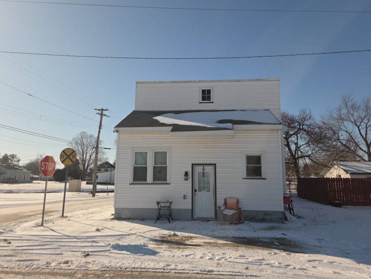 100 Main St Henderson, IL 61439, Knox County