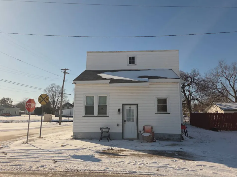 100 N Main St Henderson, IL 61439, Knox County