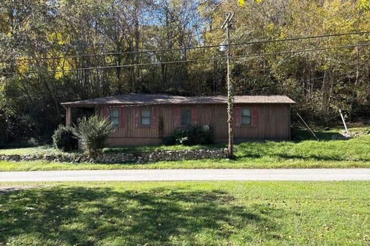 105 Spring St Erin, TN 37061, Houston County