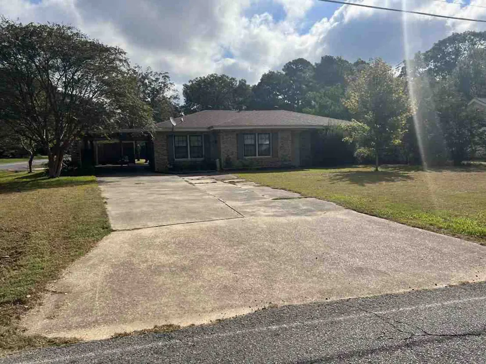 101 11th St SE Springhill, LA 71075, Webster County