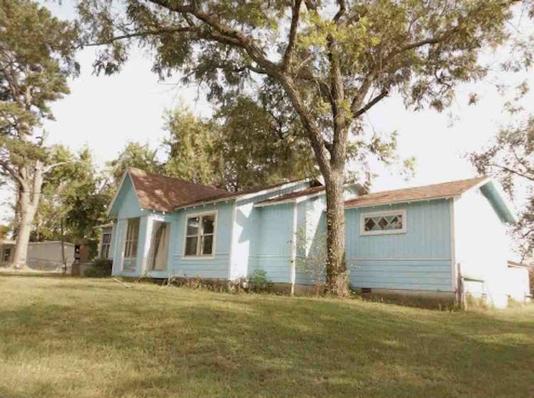 707 College St Coal Hill, AR 72832, Johnson County