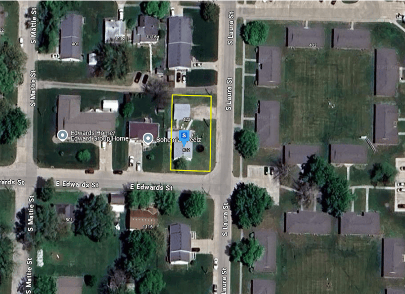 Laura St, Maryville, MO 64468