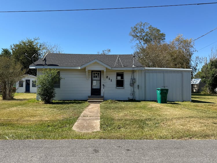 211 N Stanford Street Sulphur, LA 70663, Calcasieu County