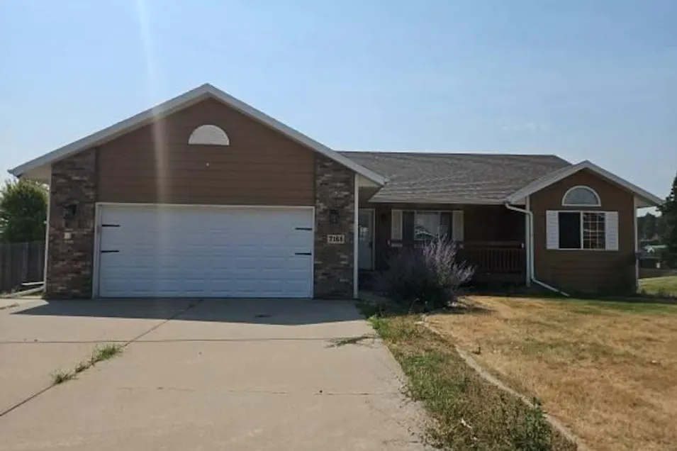 7165 Castlewood Dr Summerset, SD 57718, Meade County