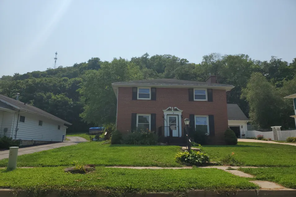 601 1st St NW Elkader, IA 52043, Clayton County