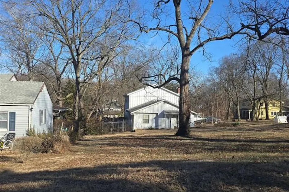 6049 Melrose Ln Shawnee, KS 66203, Johnson County