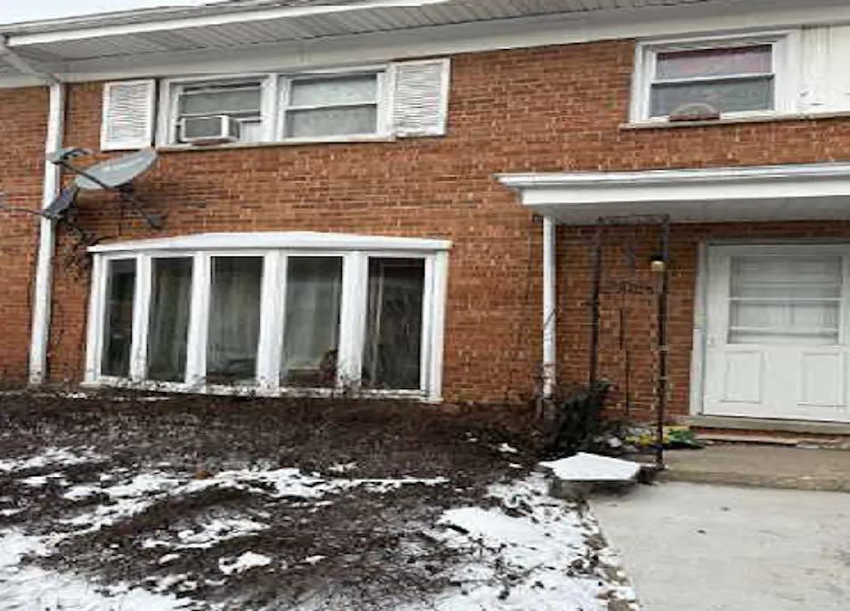 8815 Robin Dr E Des Plaines, IL 60016, Cook County