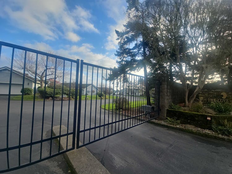 219 Schooner Bay Dr Brookings, OR 97415, Curry County