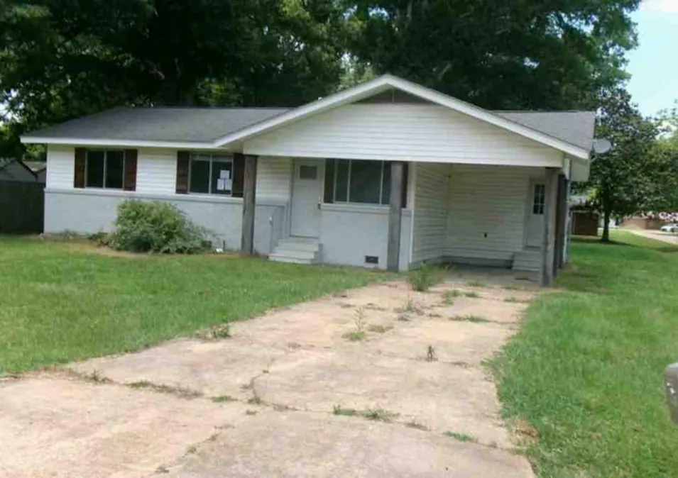 107 Spruce St Walnut Grove, MS 39189, Leake County
