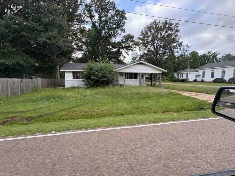 107 Spruce St Walnut Grove, MS 39189, Leake County