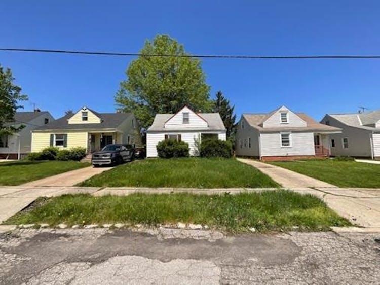 11909 Hastings Rd Garfield Hts, OH 44125, Cuyahoga County