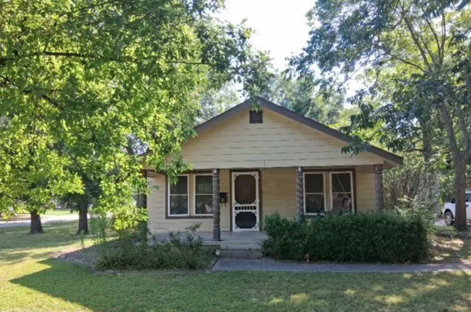 300 S 7th St Davis, OK 73030, Murray County