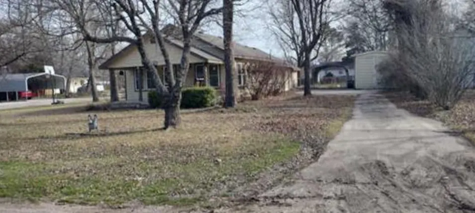 300 S 7th St Davis, OK 73030, Murray County