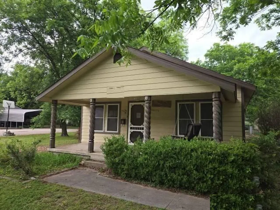 300 S 7th St Davis, OK 73030, Murray County