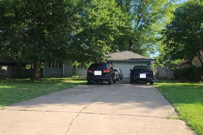 Weaver Rd, Battlefield, MO 65619