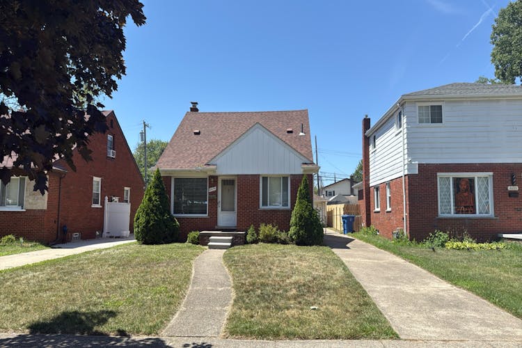 8475 Riverview St Dearborn Heights, MI 48127-1415, Wayne County