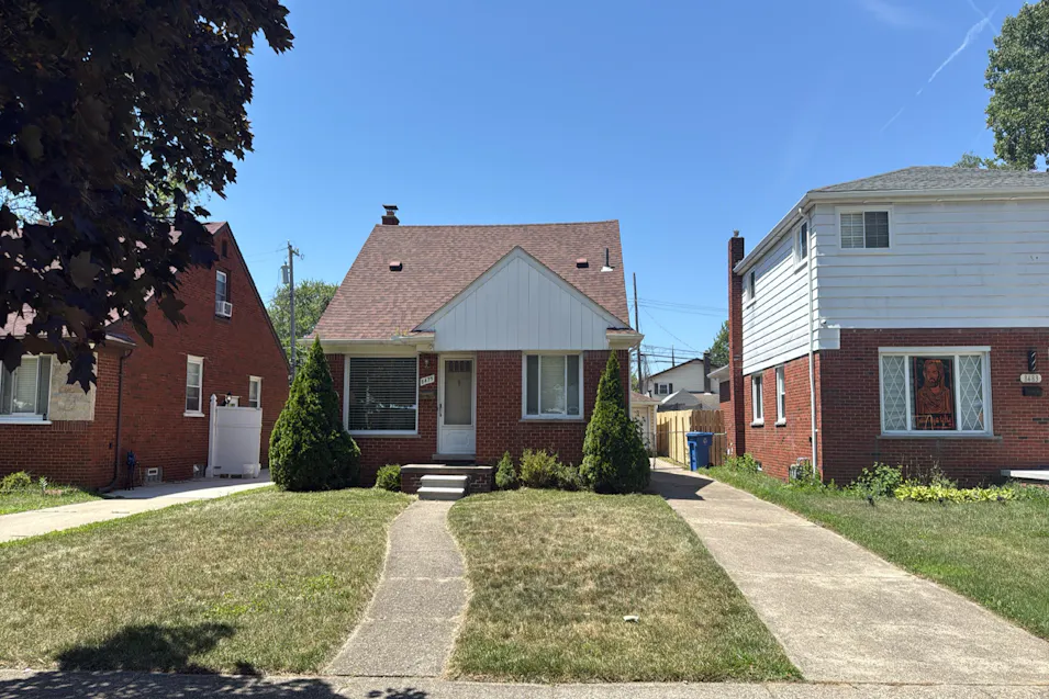 8475 Riverview St Dearborn Heights, MI 48127-1415, Wayne County