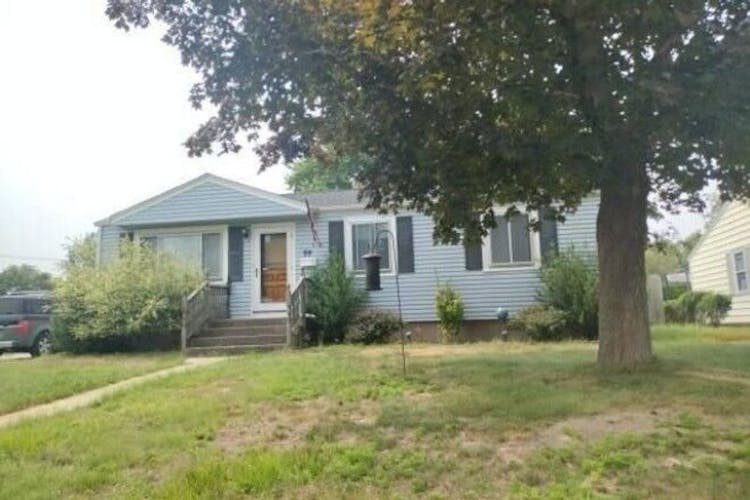 99 Potomac Rd Warwick, RI 02888, Kent County