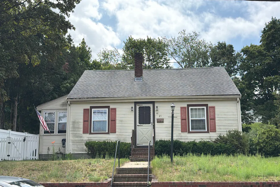 21 Prince St Plymouth, MA 02360, Plymouth County