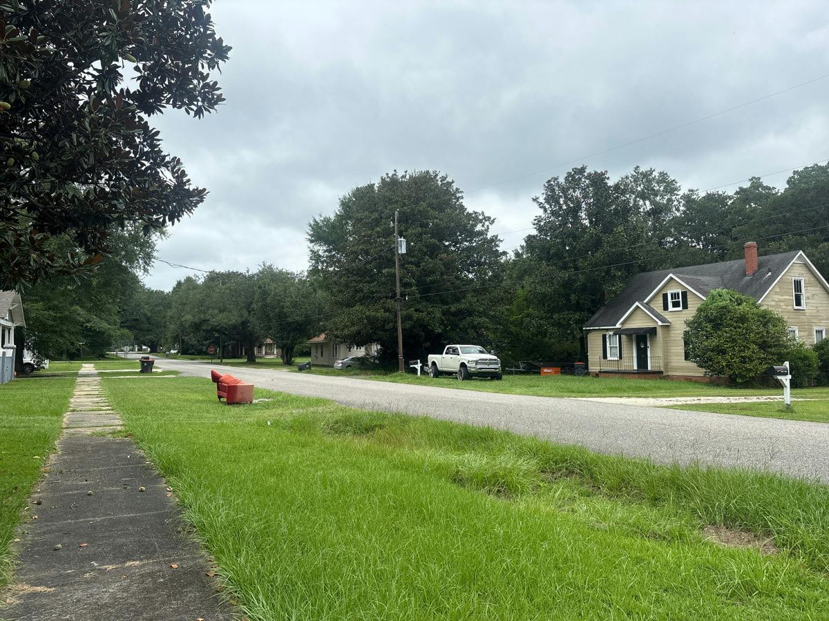 Hall Ave, Bay Minette, AL 36507