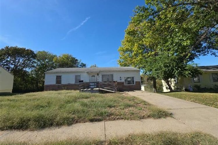 1602 Queen Ridge Way Independence, MO 64050, Jackson County