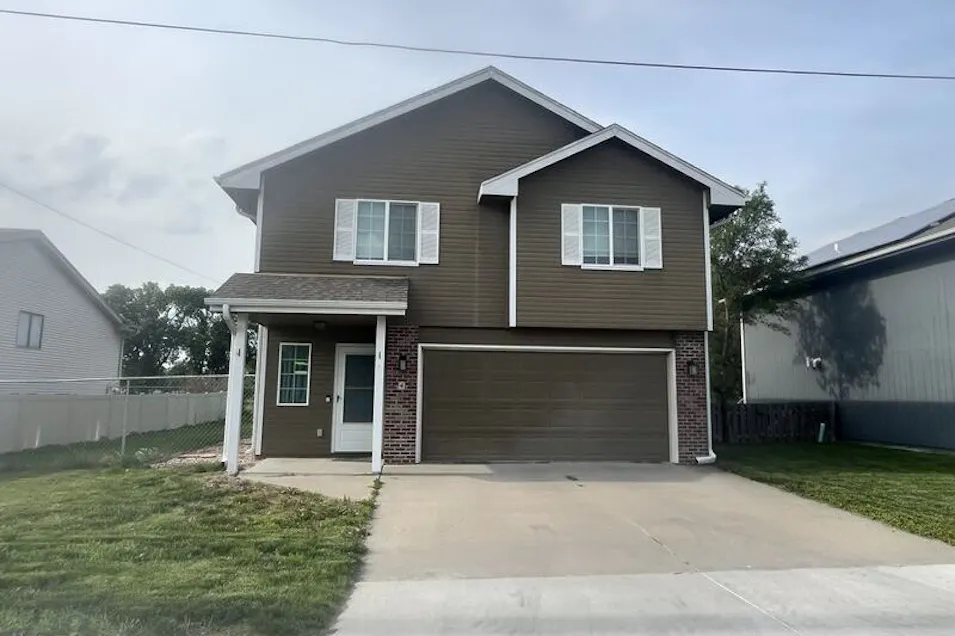 4 Comanche St Council Bluffs, IA 51501, Pottawattamie County