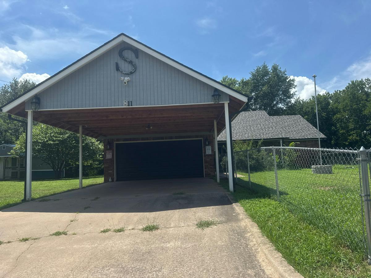 Poplin Ave, Muskogee, OK 74403
