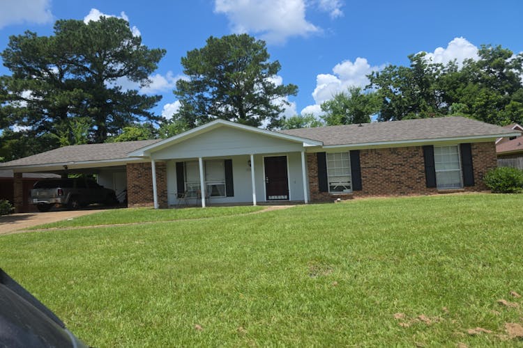 2069 Scanlon Drive Jackson, MS 39204, Hinds County