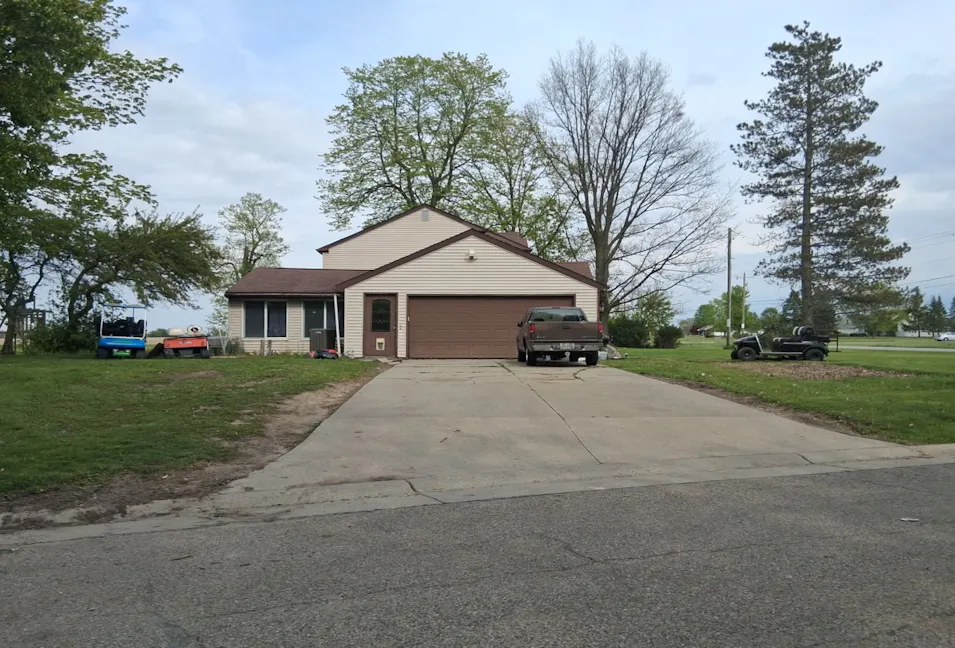 147 Oak Meadows Dr Bryan, OH 43506, Williams County