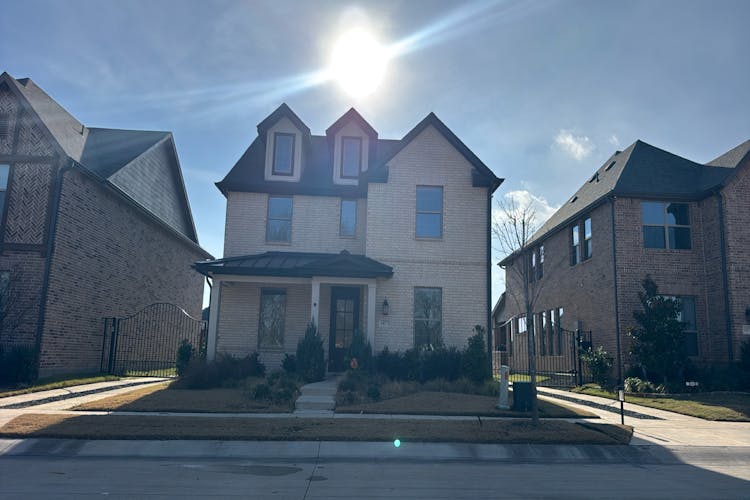 1873 Lakemont Dr Van Alstyne, TX 75495, Grayson County