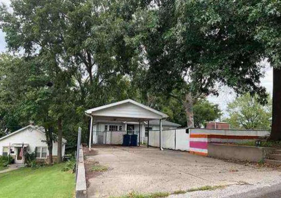 125 Tomlinson St East Alton, IL 62024, Madison County