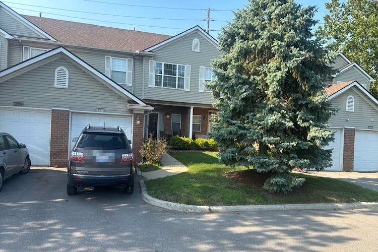 19130 W 11 Mile Rd 6 Lathrup Village, MI 48076, Oakland County