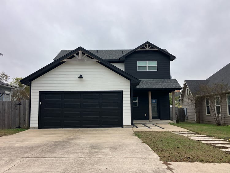 609a W 7th Street Taylor, TX 76574, Williamson County