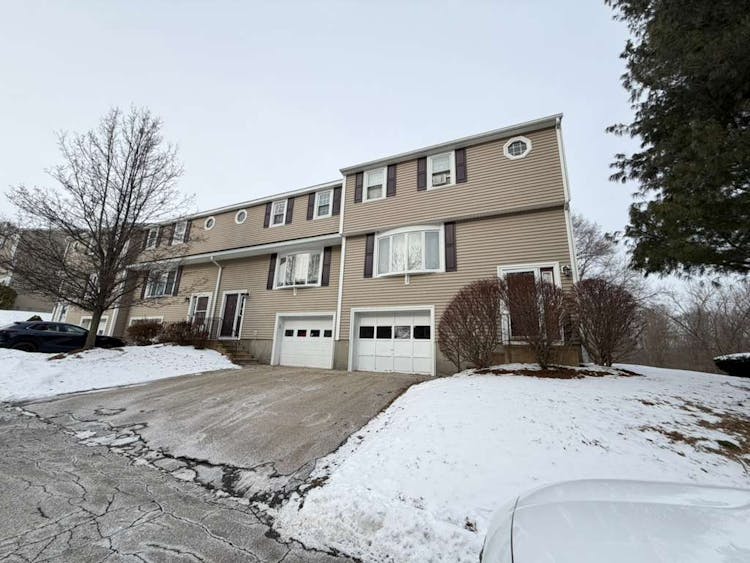 6 Meetinghouse Lane Unit 6 Millbury, MA 01527, Worcester County