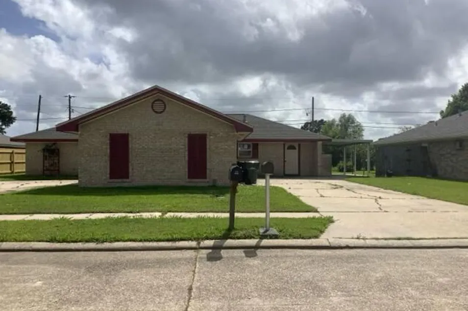 8 Mary Hughes Cir Houma, LA 70363, Terrebonne County