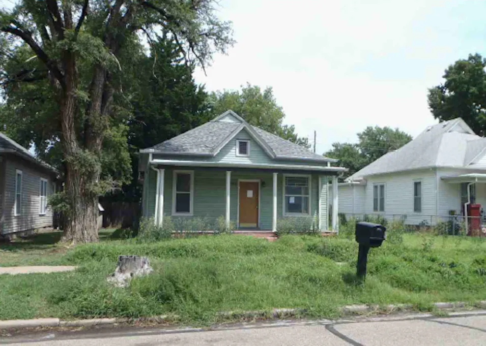 922 Park St Salina, KS 67401, Saline County